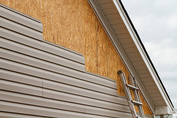 Professional Siding Replacement technician working in Silverstreet, SC
